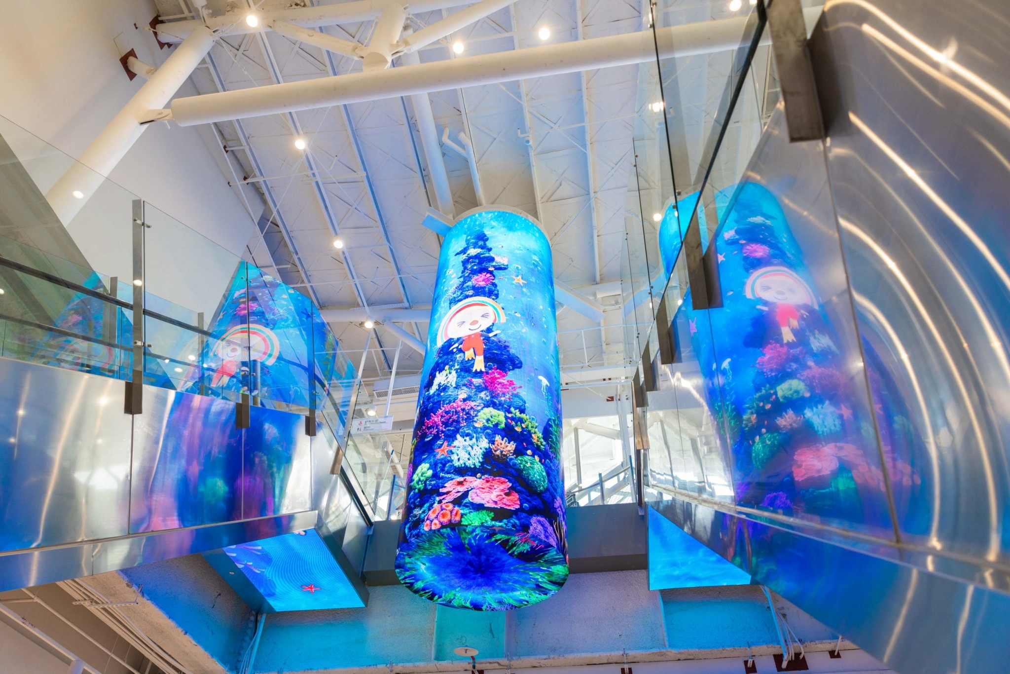 達擎與傑可達整合先進顯示技術與軟硬體應用服務，提供一系列大型LED顯示解決方案，為全新改裝開幕的「清水服務區」佈局嶄新視覺體驗。